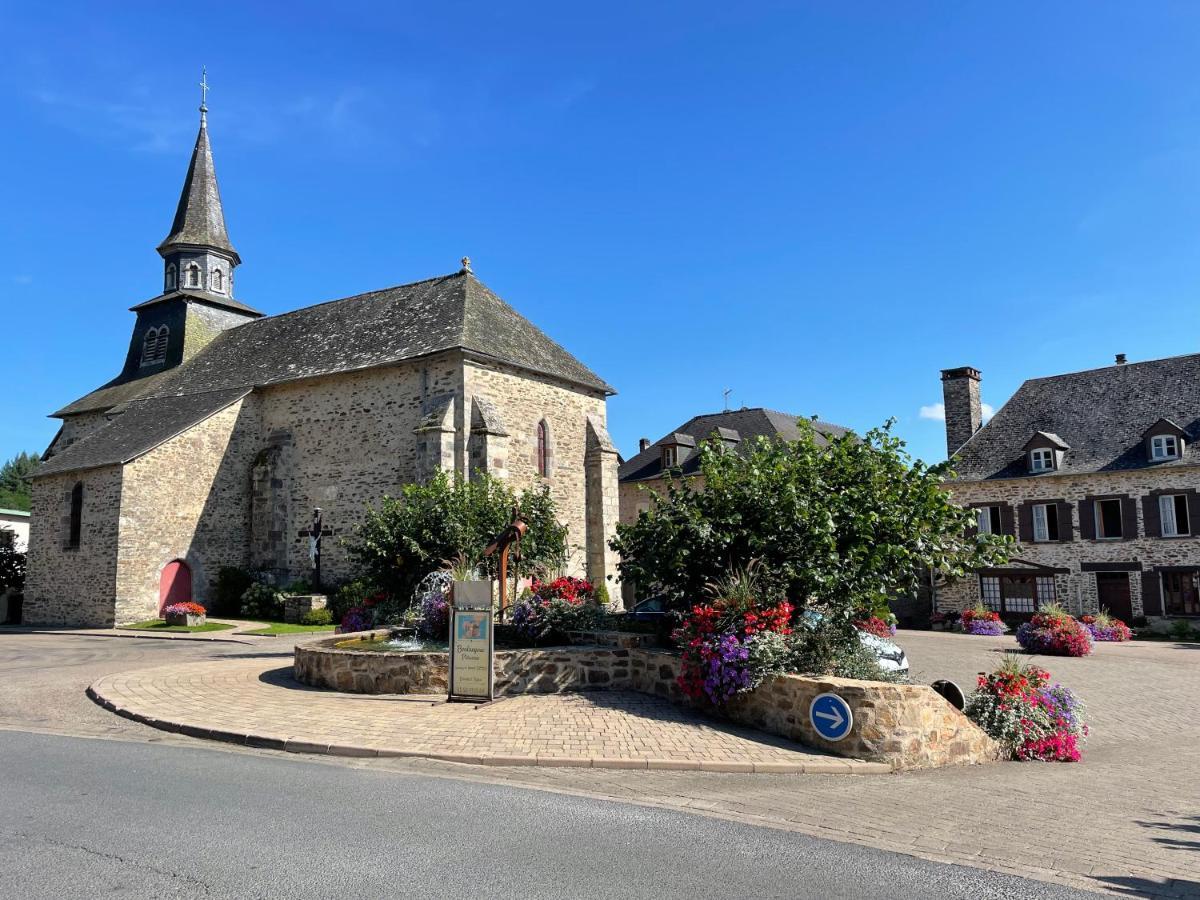 La Maison Charmante D'Elisabeth Saint-Ybard Exteriér fotografie